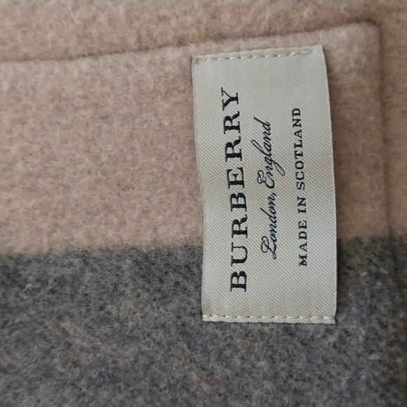 BURBERRY BLACK TO CHECK REVERSIBLE HOODED CAPE PONCHO LARGE SCARF WITH P… - Picture 11 of 12